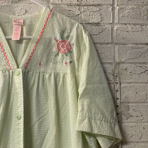 Vintage Mint Green FLoral Embroidered Secret treasure nightgown Mumuu large - Picture 2 of 7